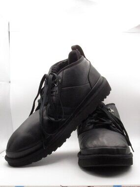 UGG Neumel FT Black Chukka Boot in Black Leather Excellent Cond 1144012
